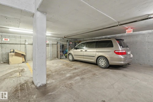 228 8528 82 Avenue, Edmonton, AB - Indoor Photo Showing Garage