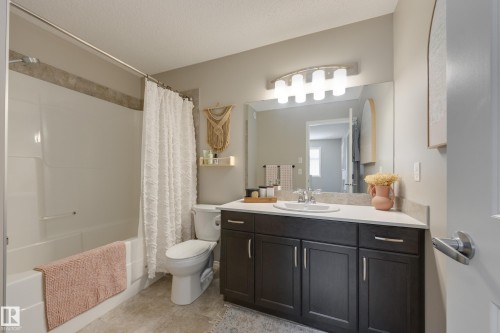 12228 176 Avenue, Edmonton, AB - Indoor Photo Showing Bathroom