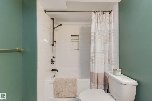 12228 176 Avenue, Edmonton, AB - Indoor Photo Showing Bathroom