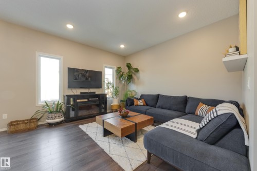 12228 176 Avenue, Edmonton, AB - Indoor Photo Showing Living Room