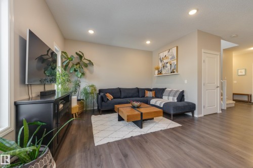 12228 176 Avenue, Edmonton, AB - Indoor Photo Showing Living Room