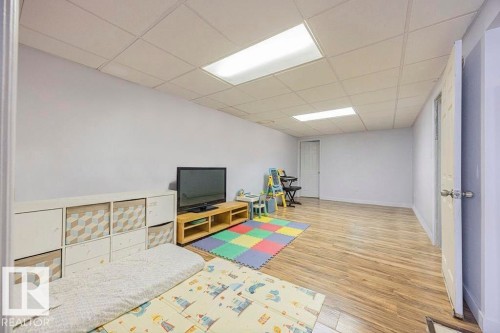 9827 152 Street, Edmonton, AB - Indoor