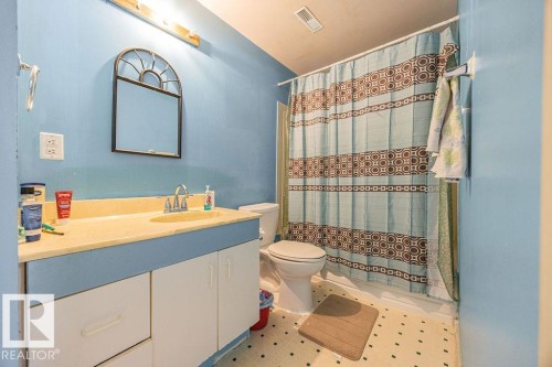 9827 152 Street, Edmonton, AB - Indoor Photo Showing Bathroom