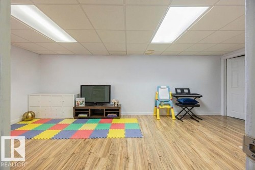 9827 152 Street, Edmonton, AB - Indoor