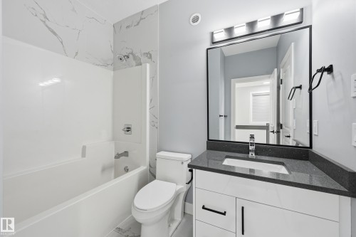 829 Morris Avenue, Leduc, AB - Indoor Photo Showing Bathroom