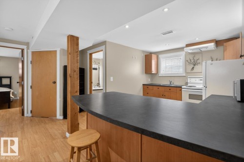 12130 60 Street, Edmonton, AB - Indoor Photo Showing Kitchen