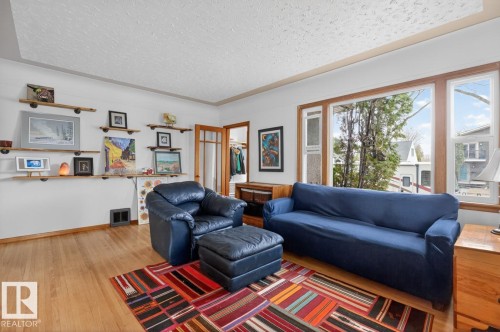 12130 60 Street, Edmonton, AB - Indoor Photo Showing Living Room