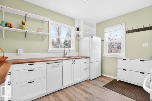 12130 60 Street, Edmonton, AB - Indoor Photo Showing Kitchen