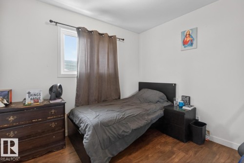 4641 116 Avenue, Edmonton, AB - Indoor Photo Showing Bedroom