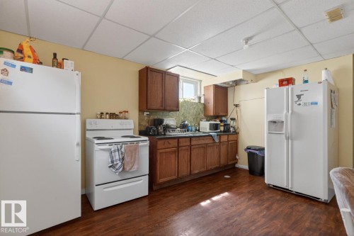 4641 116 Avenue, Edmonton, AB - Indoor Photo Showing Kitchen
