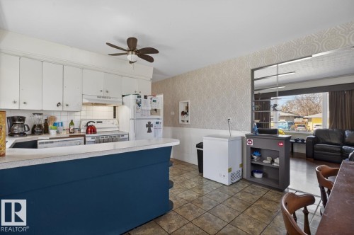 4641 116 Avenue, Edmonton, AB - Indoor Photo Showing Kitchen