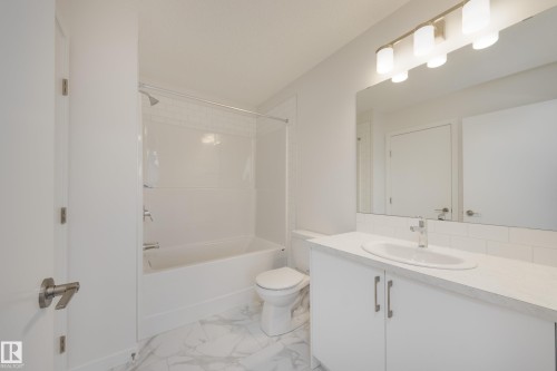 17226 4 Street Nw, Edmonton, AB - Indoor Photo Showing Bathroom
