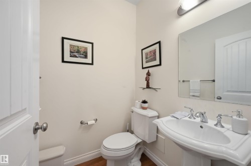 1198 Hollands Way, Edmonton, AB - Indoor Photo Showing Bathroom