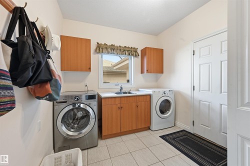 1198 Hollands Way, Edmonton, AB - Indoor Photo Showing Laundry Room