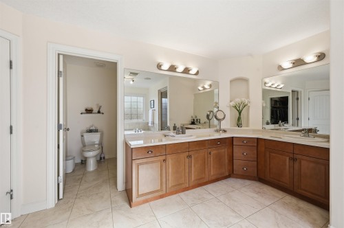 1198 Hollands Way, Edmonton, AB - Indoor Photo Showing Bathroom