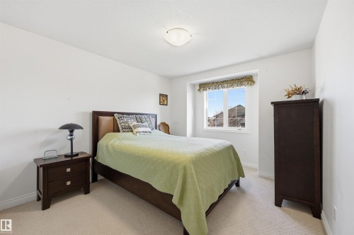 1198 Hollands Way, Edmonton, AB - Indoor Photo Showing Bedroom