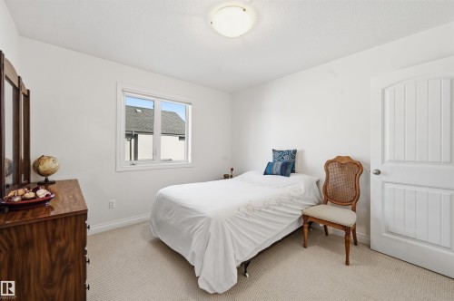 1198 Hollands Way, Edmonton, AB - Indoor Photo Showing Bedroom