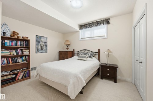 1198 Hollands Way, Edmonton, AB - Indoor Photo Showing Bedroom