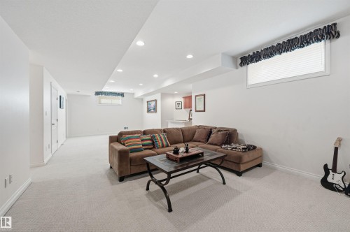 1198 Hollands Way, Edmonton, AB - Indoor