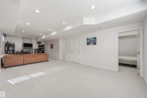 1198 Hollands Way, Edmonton, AB - Indoor