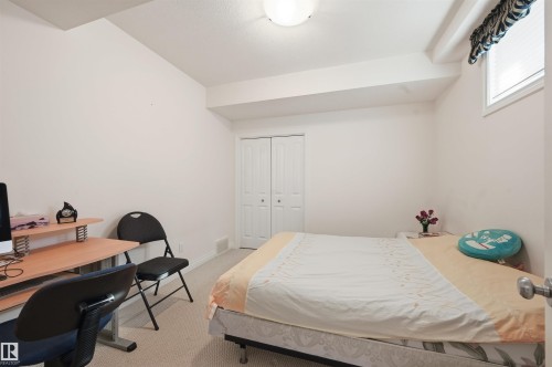 1198 Hollands Way, Edmonton, AB - Indoor Photo Showing Bedroom