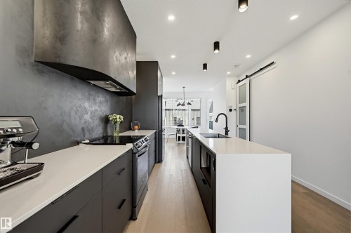 8518 79 Avenue, Edmonton, AB - Indoor Photo Showing Kitchen With Upgraded Kitchen