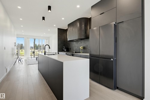 8518 79 Avenue, Edmonton, AB - Indoor Photo Showing Kitchen With Upgraded Kitchen