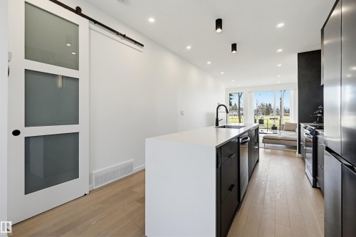 8518 79 Avenue, Edmonton, AB - Indoor Photo Showing Kitchen With Upgraded Kitchen