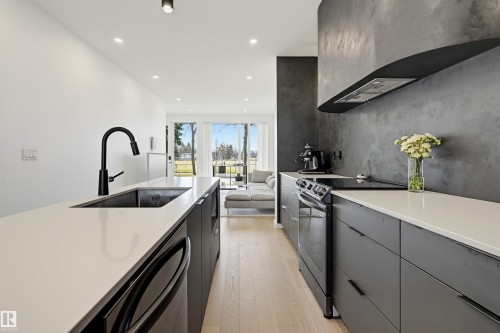 8518 79 Avenue, Edmonton, AB - Indoor Photo Showing Kitchen With Upgraded Kitchen