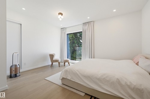 8518 79 Avenue, Edmonton, AB - Indoor Photo Showing Bedroom