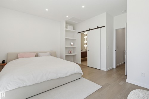 8518 79 Avenue, Edmonton, AB - Indoor Photo Showing Bedroom