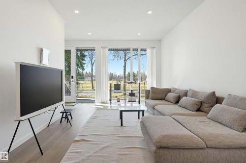 8518 79 Avenue, Edmonton, AB - Indoor Photo Showing Living Room