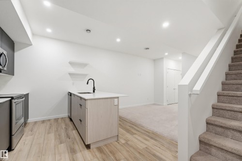 8518 79 Avenue, Edmonton, AB - Indoor