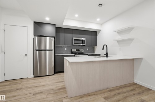 8518 79 Avenue, Edmonton, AB - Indoor Photo Showing Kitchen With Upgraded Kitchen