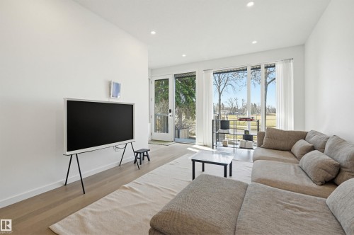 8518 79 Avenue, Edmonton, AB - Indoor Photo Showing Living Room