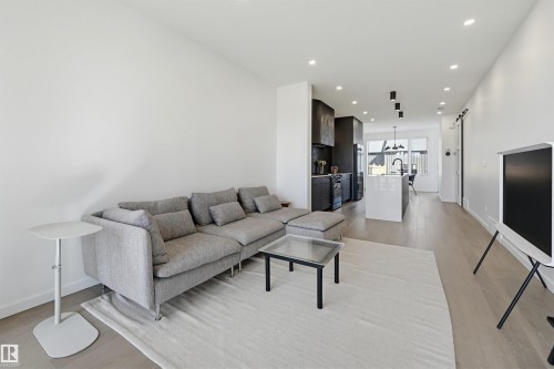 8518 79 Avenue, Edmonton, AB - Indoor Photo Showing Living Room