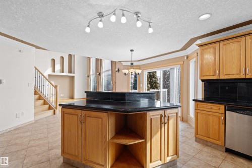 15907 91 Street, Edmonton, AB - Indoor Photo Showing Kitchen