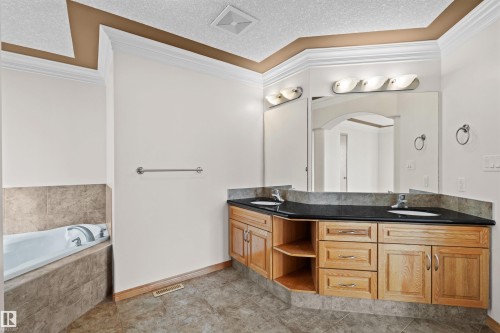 15907 91 Street, Edmonton, AB - Indoor Photo Showing Bathroom