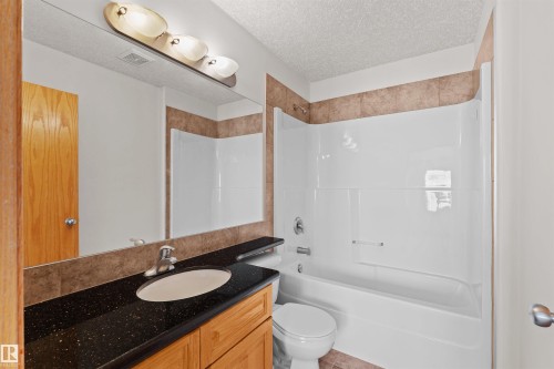 15907 91 Street, Edmonton, AB - Indoor Photo Showing Bathroom