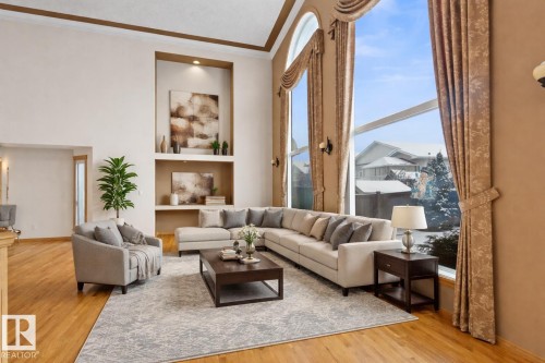15907 91 Street, Edmonton, AB - Indoor Photo Showing Living Room