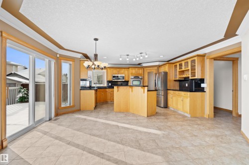 15907 91 Street, Edmonton, AB - Indoor Photo Showing Kitchen
