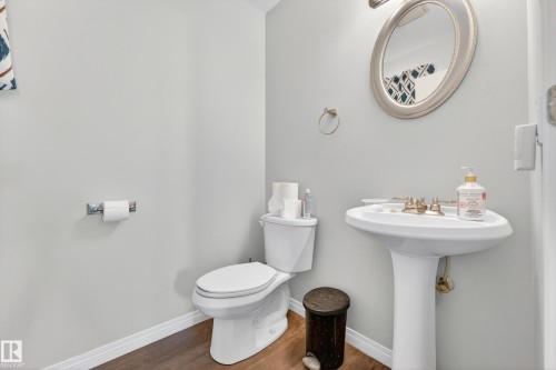 3584 42 Street, Edmonton, AB - Indoor Photo Showing Bathroom