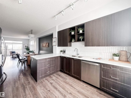 21 100 Jensen Lakes Boulevard, St. Albert, AB - Indoor Photo Showing Kitchen With Upgraded Kitchen