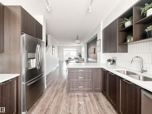 21 100 Jensen Lakes Boulevard, St. Albert, AB - Indoor Photo Showing Kitchen With Double Sink With Upgraded Kitchen