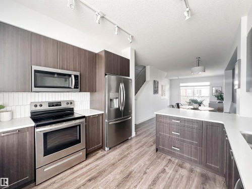21 100 Jensen Lakes Boulevard, St. Albert, AB - Indoor Photo Showing Kitchen With Upgraded Kitchen