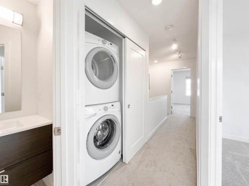 21 100 Jensen Lakes Boulevard, St. Albert, AB - Indoor Photo Showing Laundry Room