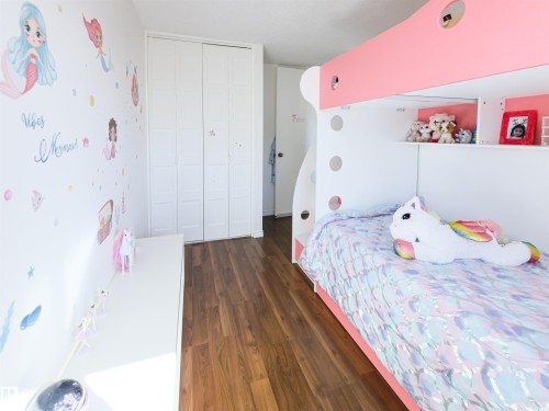 10618 Beaumaris Road, Edmonton, AB - Indoor Photo Showing Bedroom