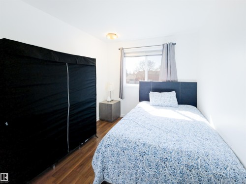 10618 Beaumaris Road, Edmonton, AB - Indoor Photo Showing Bedroom