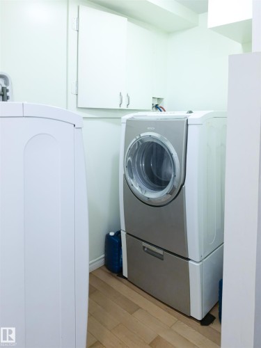 10618 Beaumaris Road, Edmonton, AB - Indoor Photo Showing Laundry Room