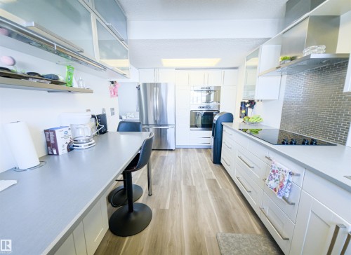 10618 Beaumaris Road, Edmonton, AB - Indoor Photo Showing Kitchen
